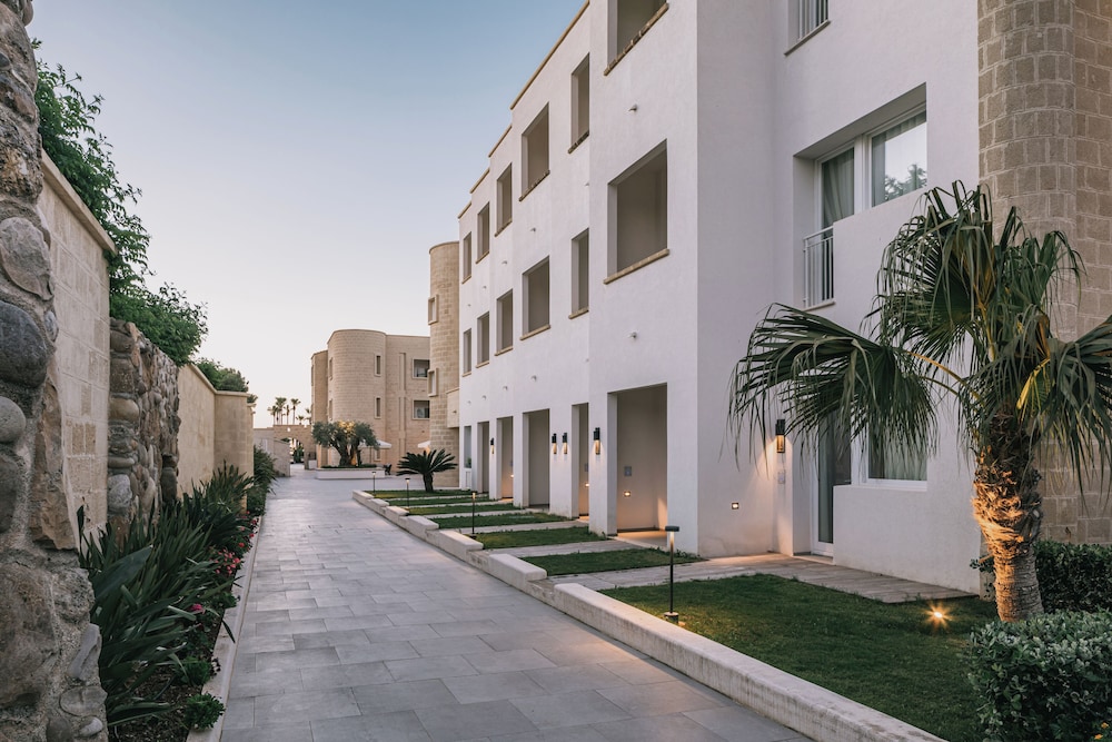 Mangia's Himera Resort — Hotel building in Campofelice di Roccella, Sicily