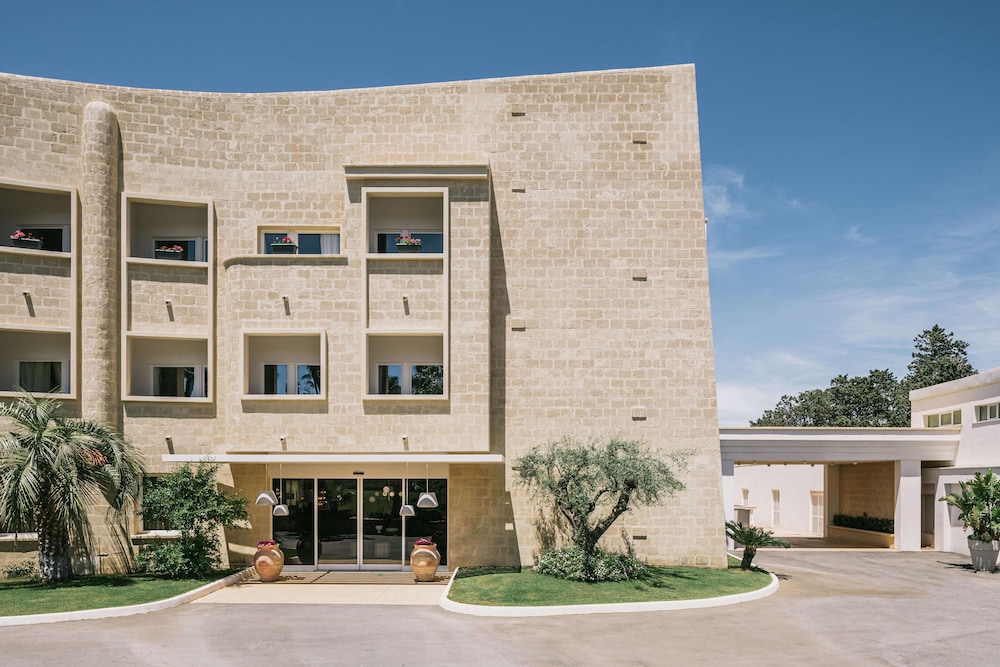 Mangia's Himera Resort — Hotel building in Campofelice di Roccella, Sicily