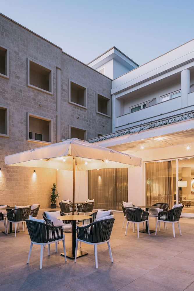 Mangia's Himera Resort — Hotel building in Campofelice di Roccella, Sicily