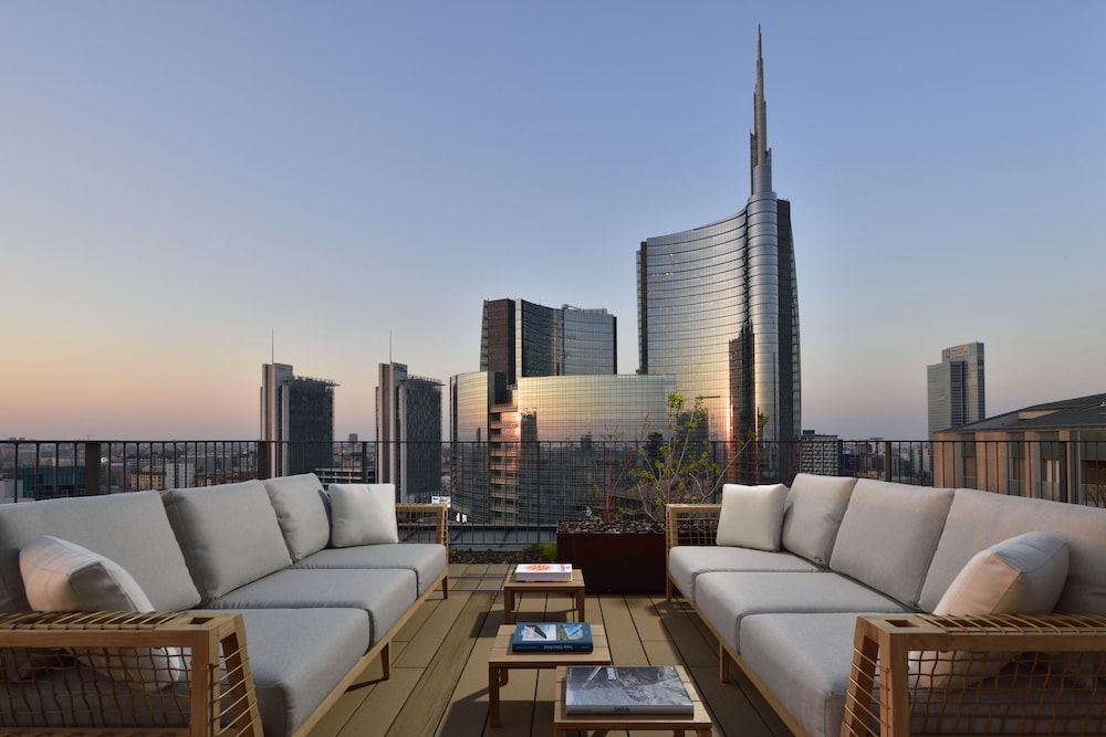 Milano Verticale | UNA Esperienze | Preferred Hotels and Resorts — Hotel building in Milan, Lombardy
