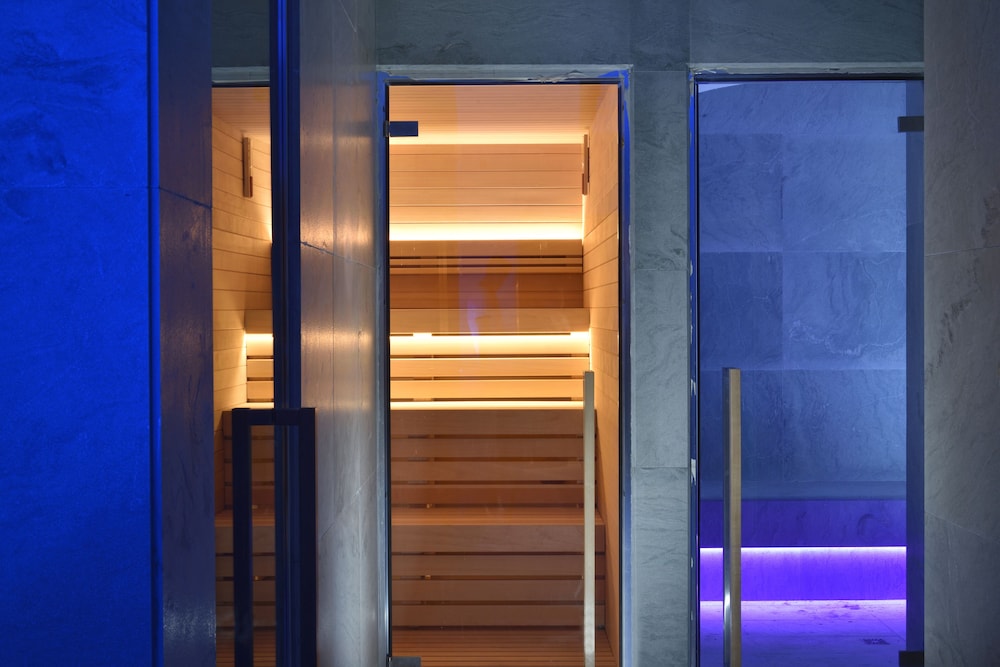 Milano Verticale | UNA Esperienze | Preferred Hotels and Resorts — Hotel building in Milan, Lombardy
