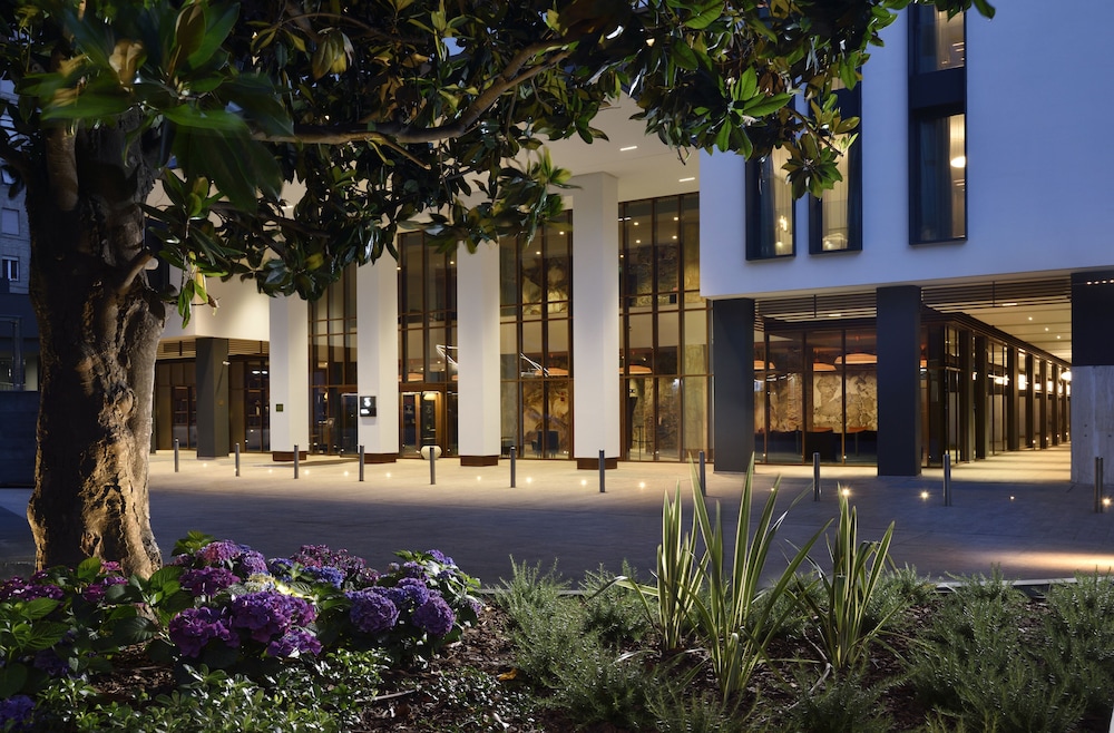 Milano Verticale | UNA Esperienze | Preferred Hotels and Resorts — Hotel building in Milan, Lombardy