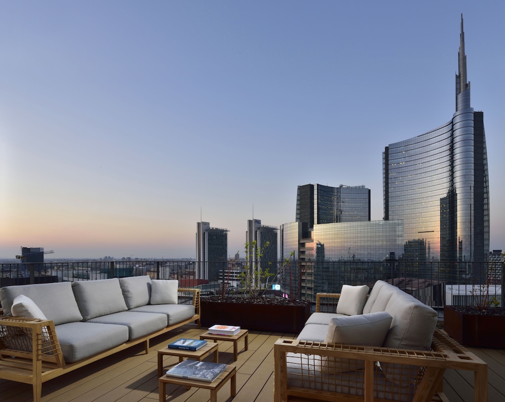 Milano Verticale | UNA Esperienze | Preferred Hotels and Resorts — Hotel building in Milan, Lombardy