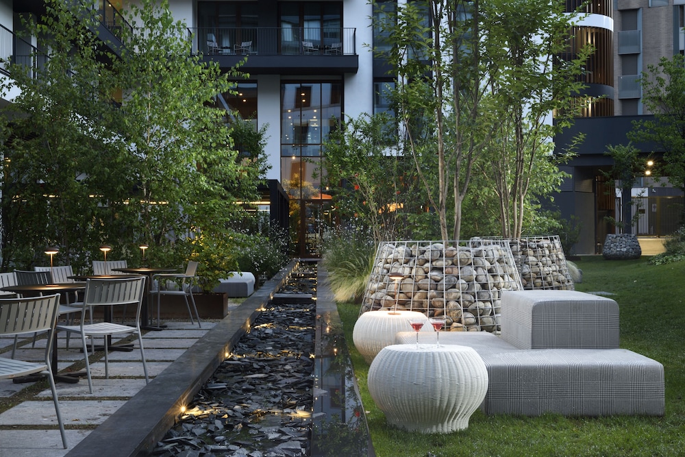 Milano Verticale | UNA Esperienze | Preferred Hotels and Resorts — Hotel building in Milan, Lombardy