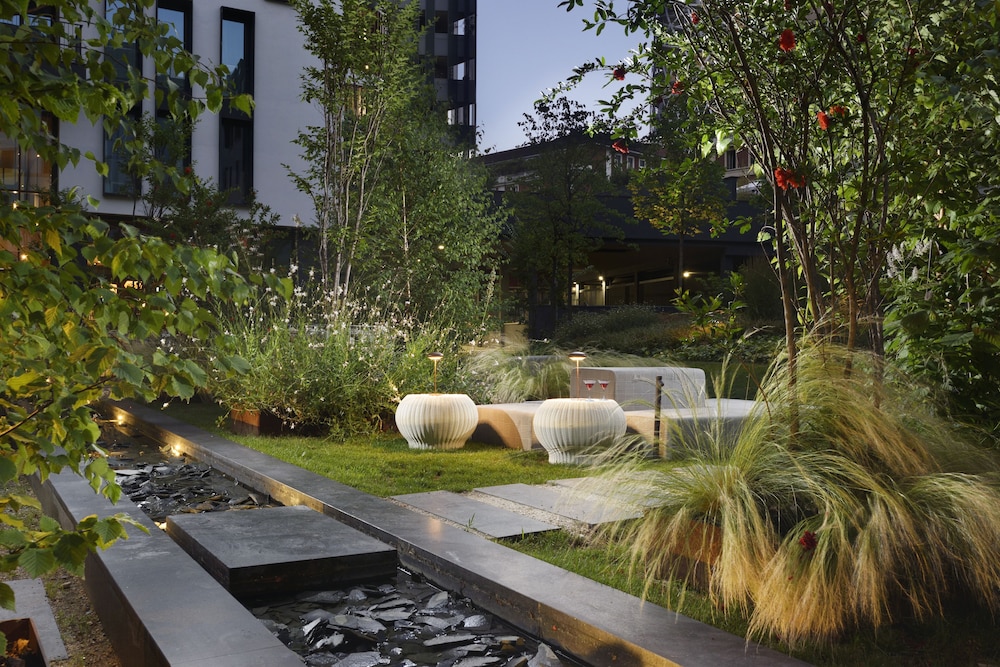 Milano Verticale | UNA Esperienze | Preferred Hotels and Resorts — Hotel building in Milan, Lombardy