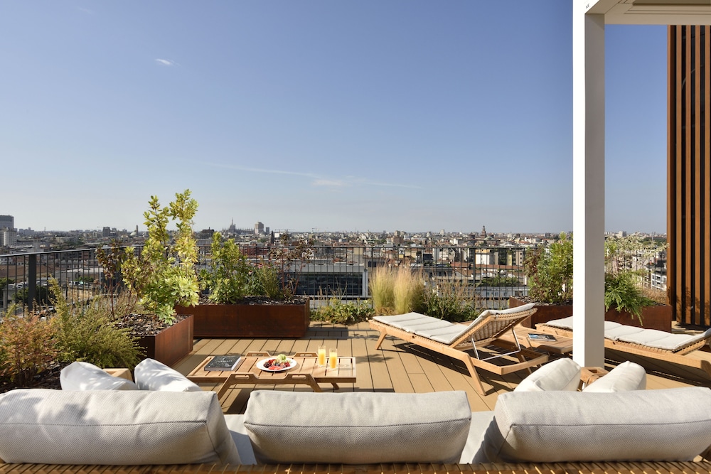Milano Verticale | UNA Esperienze | Preferred Hotels and Resorts — Hotel building in Milan, Lombardy