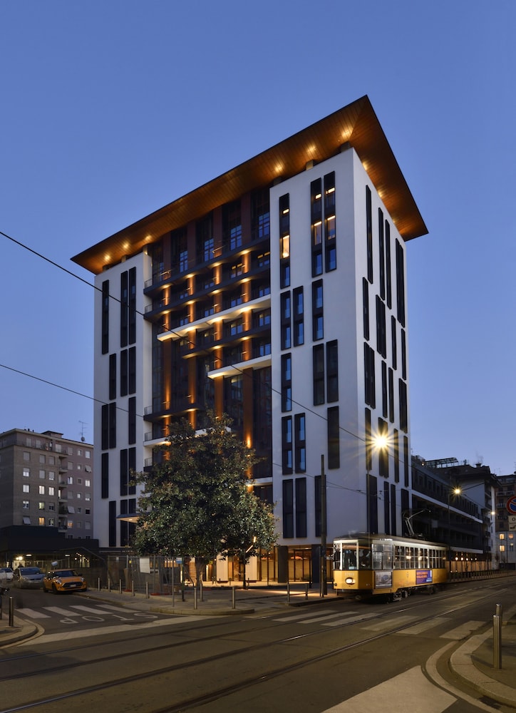 Milano Verticale | UNA Esperienze | Preferred Hotels and Resorts — Hotel building in Milan, Lombardy