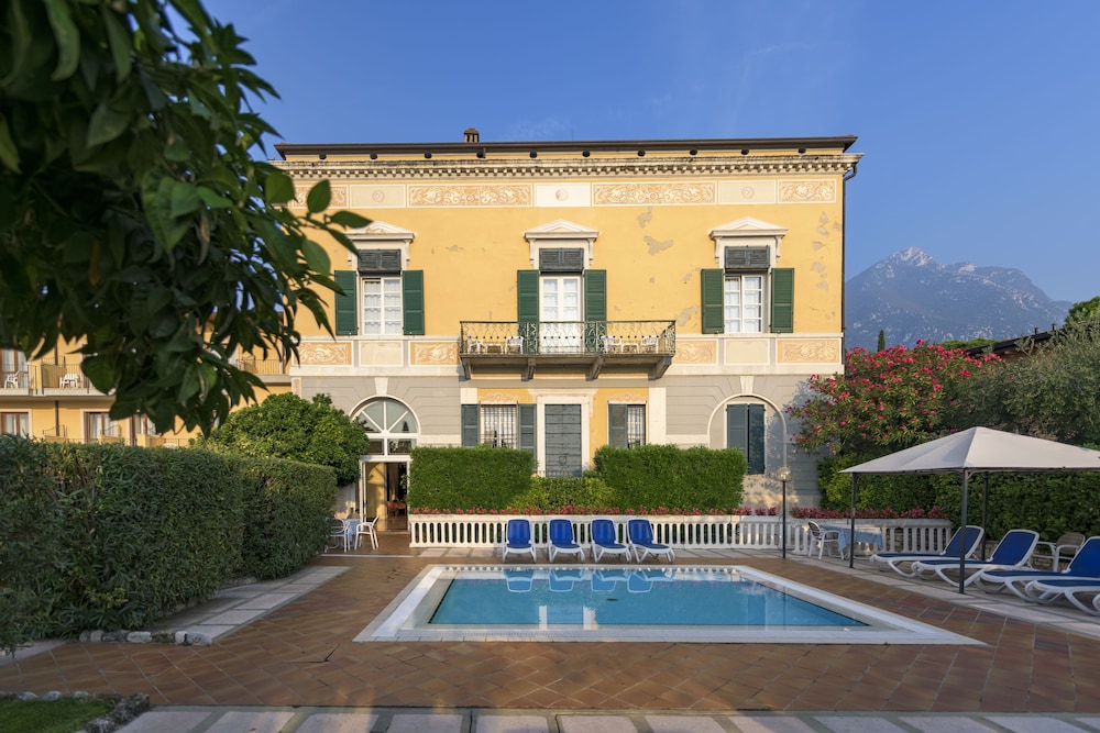 HOTEL REGINA DEL GARDA SUITE - zdjęcie 3