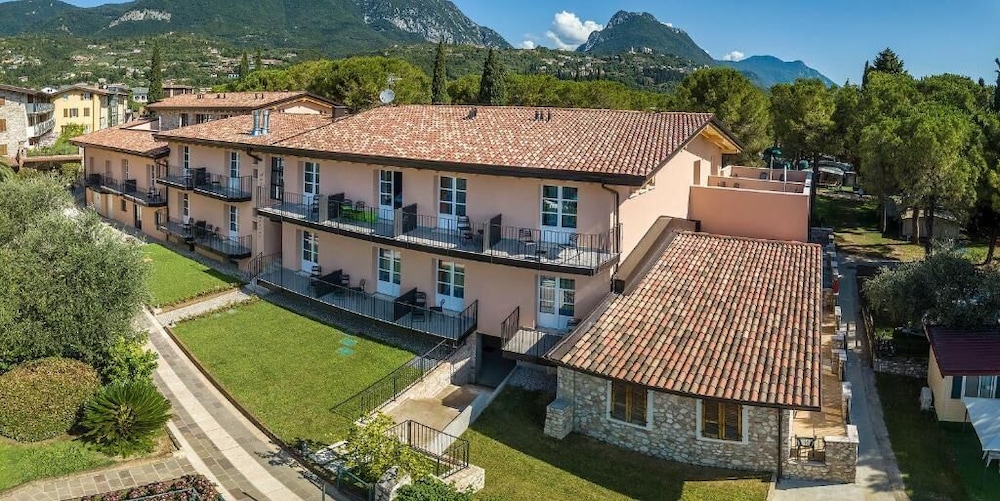 HOTEL REGINA DEL GARDA SUITE - zdjęcie 2