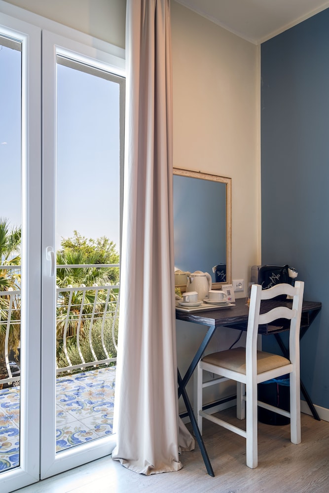 Hotel Rivage Taormina — Hotel rooms in Taormina, Sicily