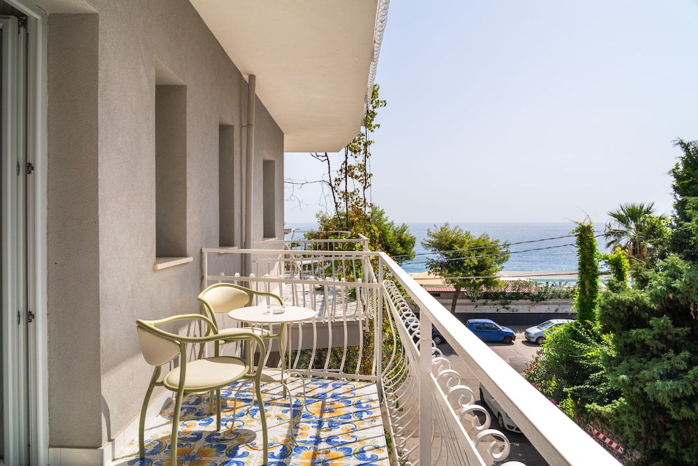 Hotel Rivage Taormina — Hotel rooms in Taormina, Sicily