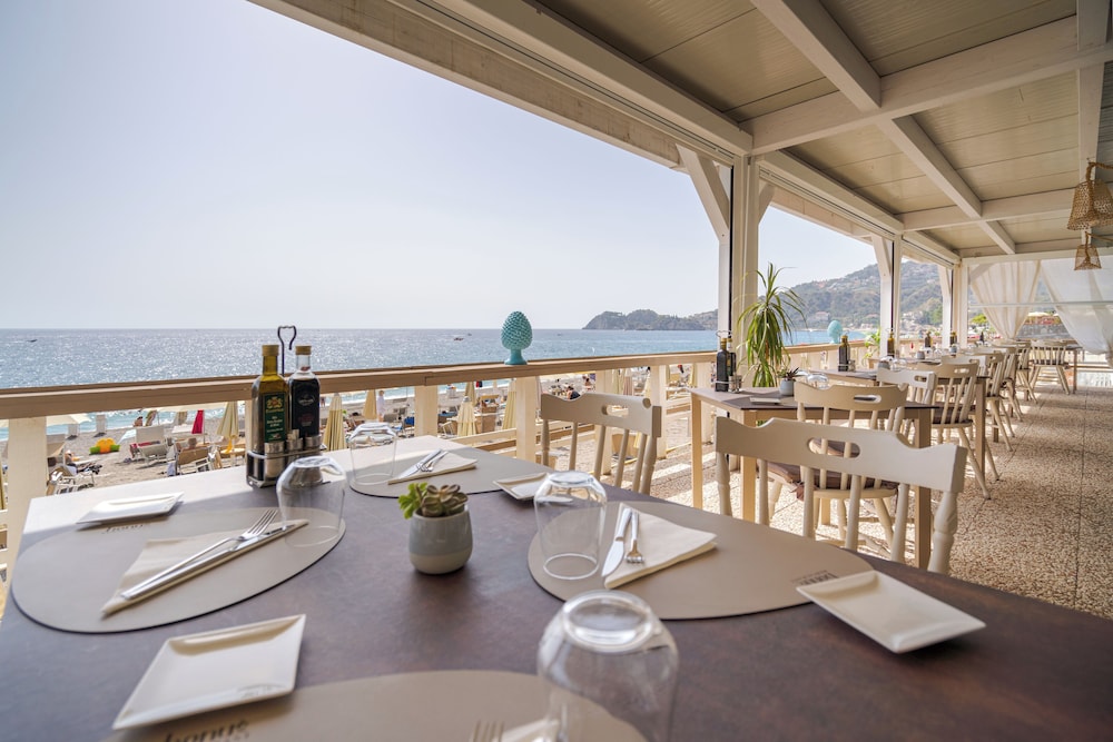 Hotel Rivage Taormina — Restaurant & bars in Taormina, Sicily