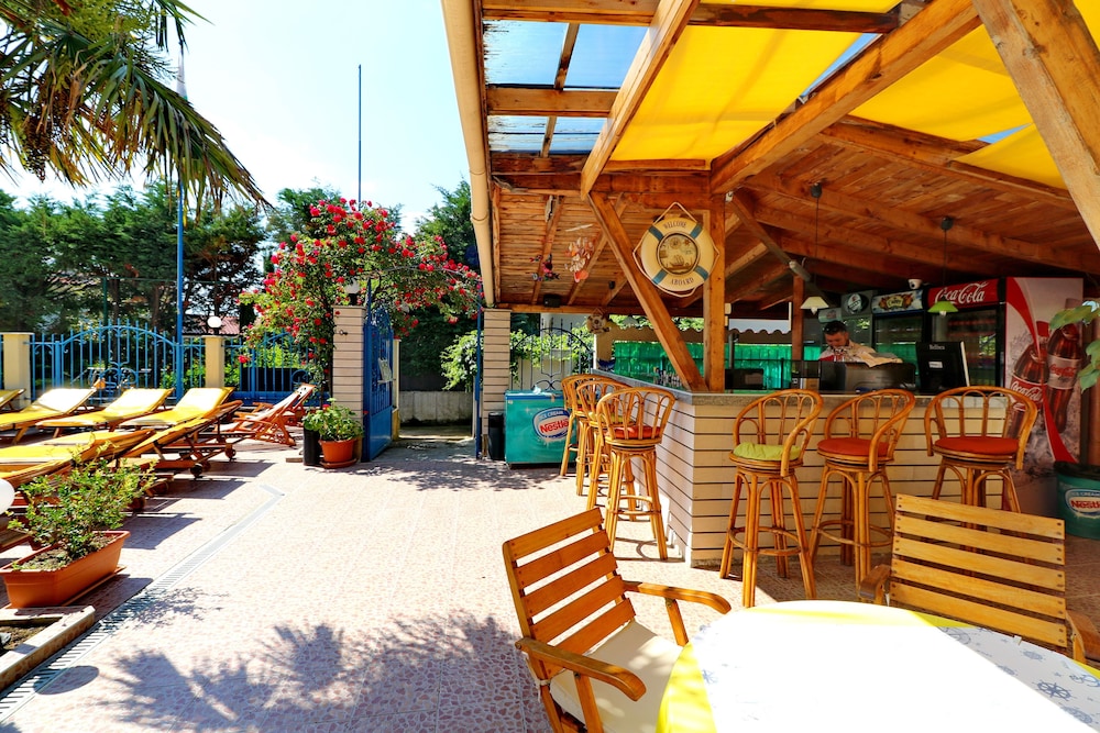 Bora Bora — Restaurant & bars in Sunny Beach, Burgas Region