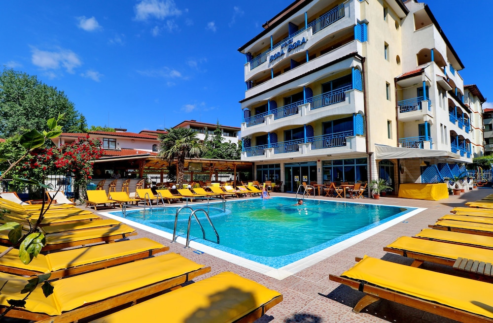 Bora Bora — Swimming pool in Sunny Beach, Burgas Region