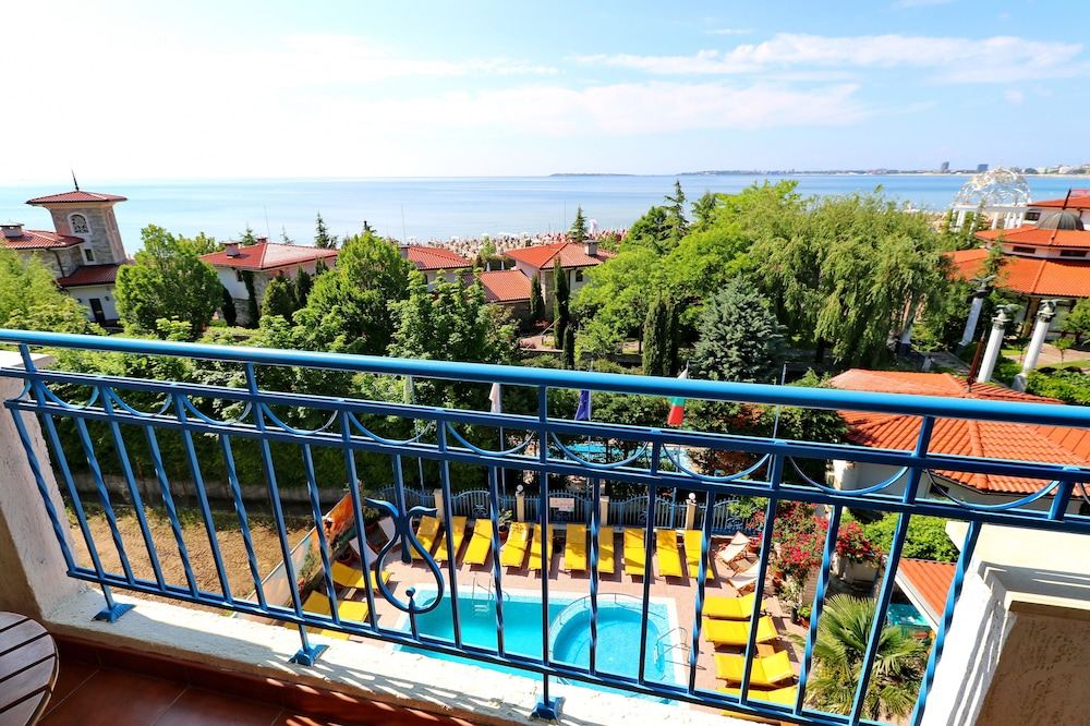 Bora Bora — Swimming pool in Sunny Beach, Burgas Region