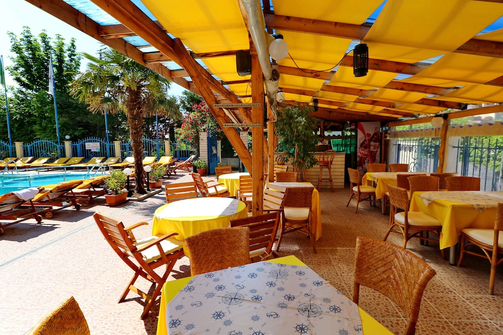Bora Bora — Restaurant & bars in Sunny Beach, Burgas Region