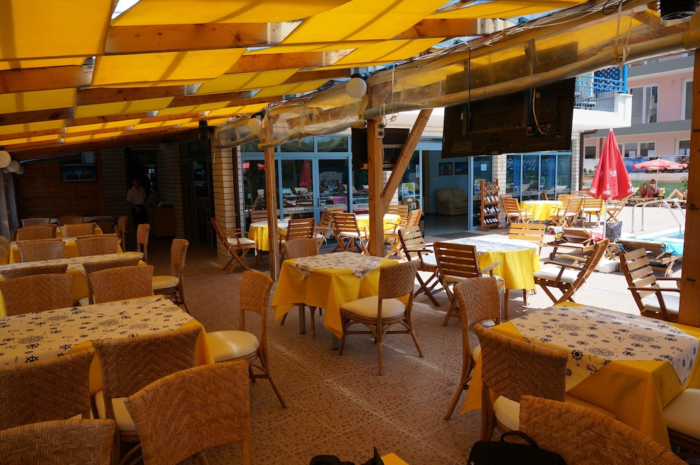 Bora Bora — Restaurant & bars in Sunny Beach, Burgas Region