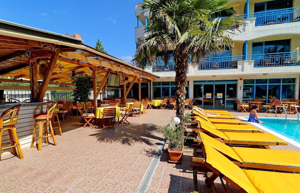 Bora Bora — Restaurant & bars in Sunny Beach, Burgas Region