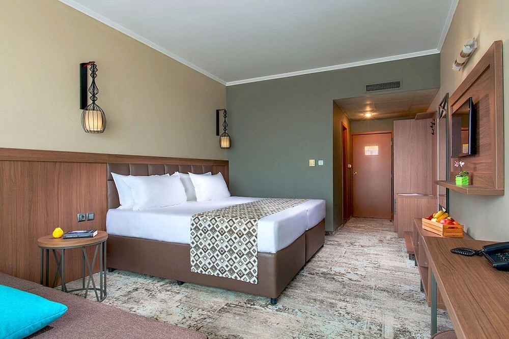 Hotel Alba - All Inclusive — Hotel rooms in Sunny Beach, Burgas Region