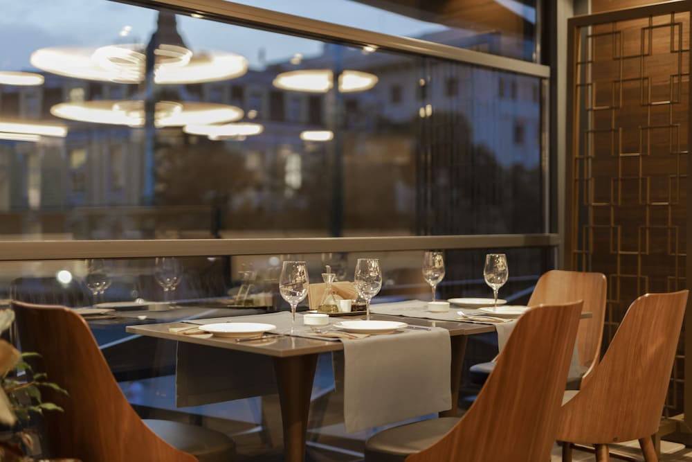 Hotel Bulgaria Burgas — Restaurant & bars in Bourgas, Burgas Region