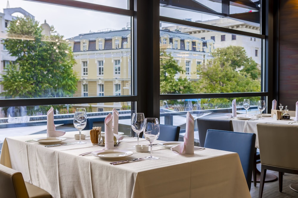 Hotel Bulgaria Burgas — Restaurant & bars in Bourgas, Burgas Region
