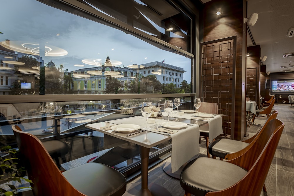 Hotel Bulgaria Burgas — Restaurant & bars in Bourgas, Burgas Region