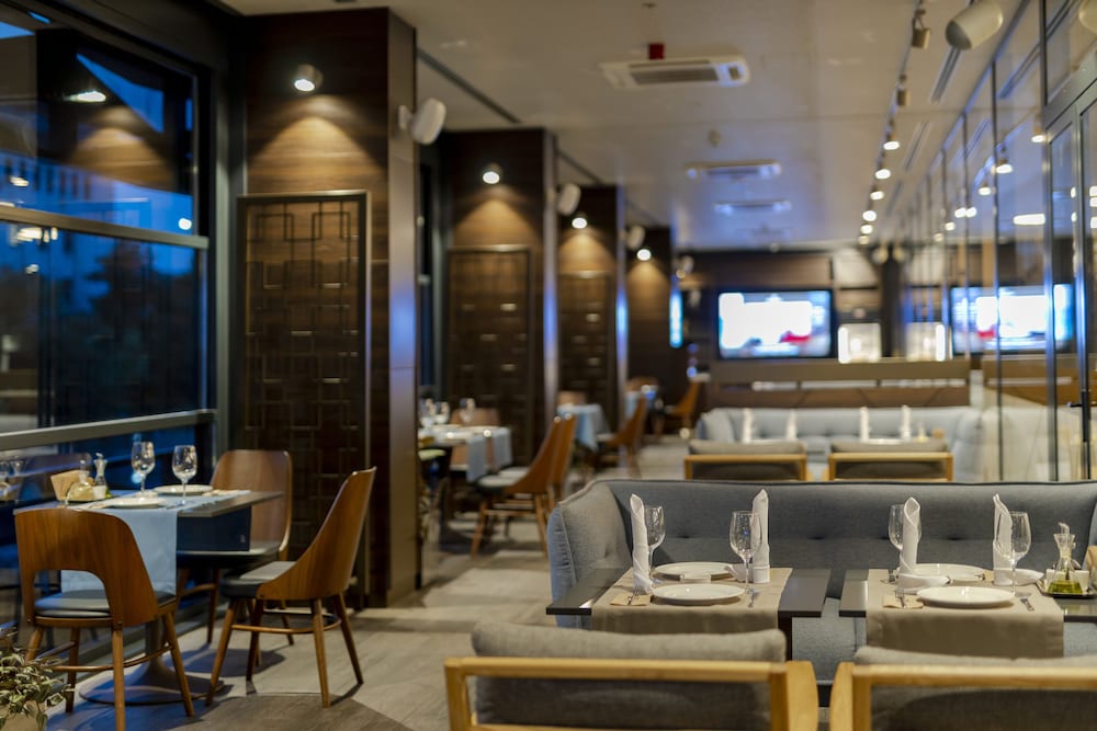 Hotel Bulgaria Burgas — Restaurant & bars in Bourgas, Burgas Region
