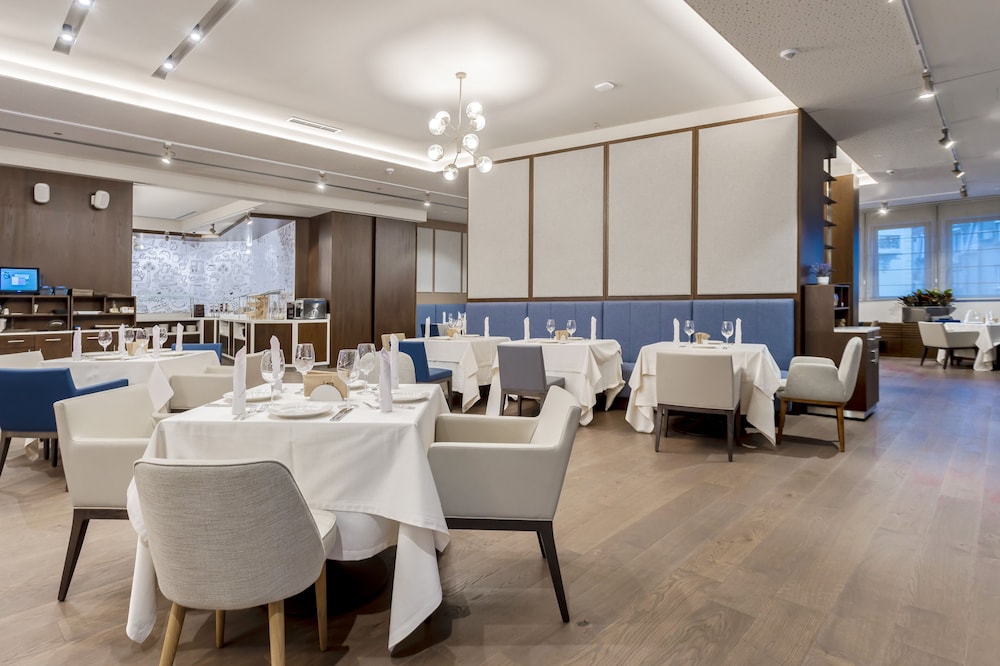 Hotel Bulgaria Burgas — Restaurant & bars in Bourgas, Burgas Region
