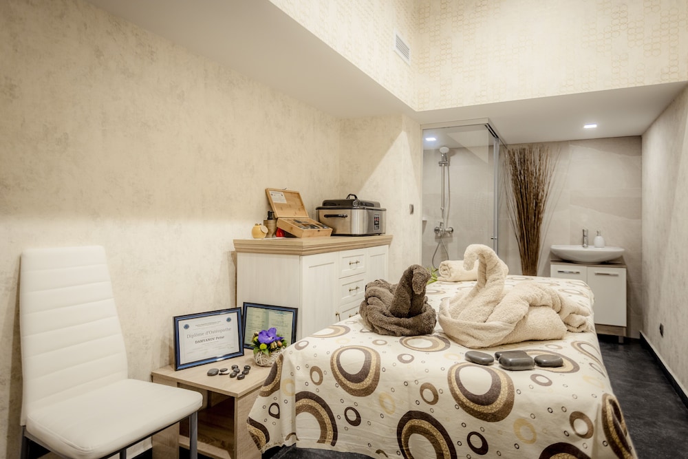 Hotel Bulgaria Burgas — Hotel rooms in Bourgas, Burgas Region