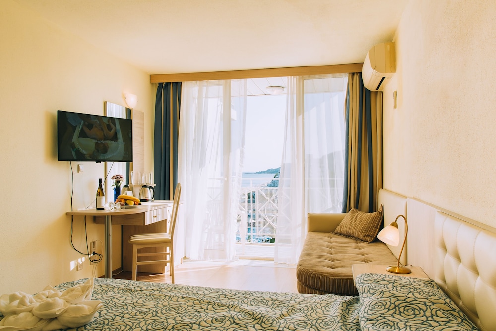 Hotel Mura All Inclusive — Hotel rooms in Albena, Dobrich