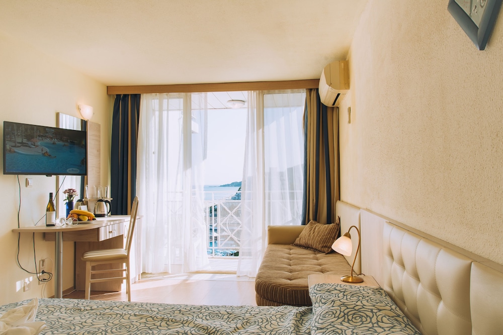 Hotel Mura All Inclusive — Hotel rooms in Albena, Dobrich