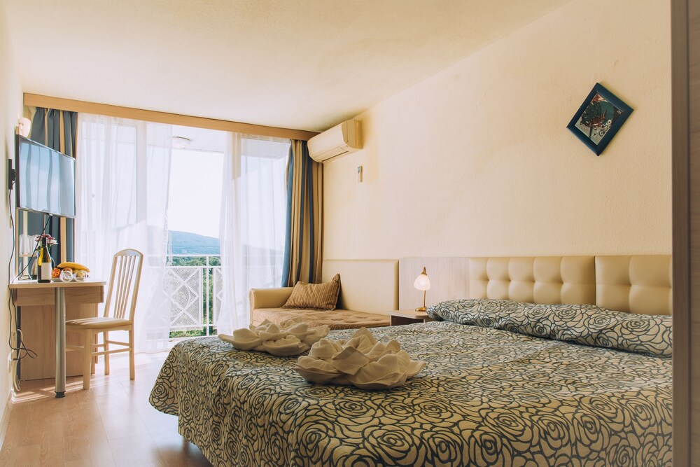 Hotel Mura All Inclusive — Hotel rooms in Albena, Dobrich