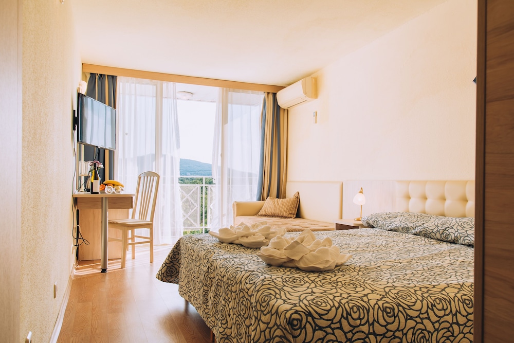 Hotel Mura All Inclusive — Hotel rooms in Albena, Dobrich