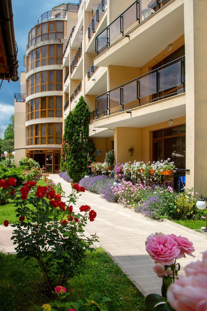 TSB Sunny Victory Apartments — Hotel building in Sunny Beach, Burgas Region
