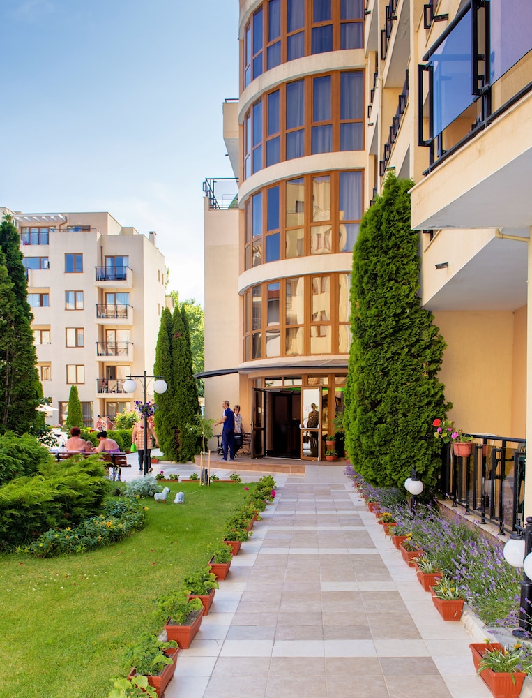 TSB Sunny Victory Apartments — Hotel building in Sunny Beach, Burgas Region