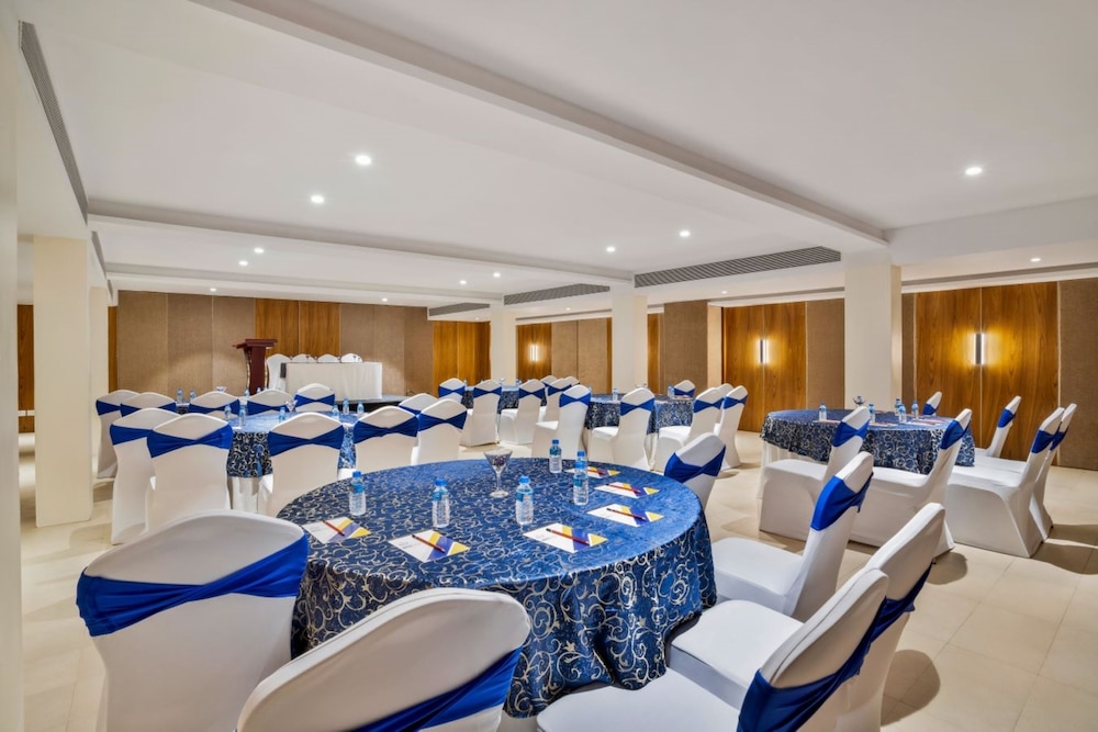 De Mandarin Hotel, Goa — Hotel building in Candolim, Goa