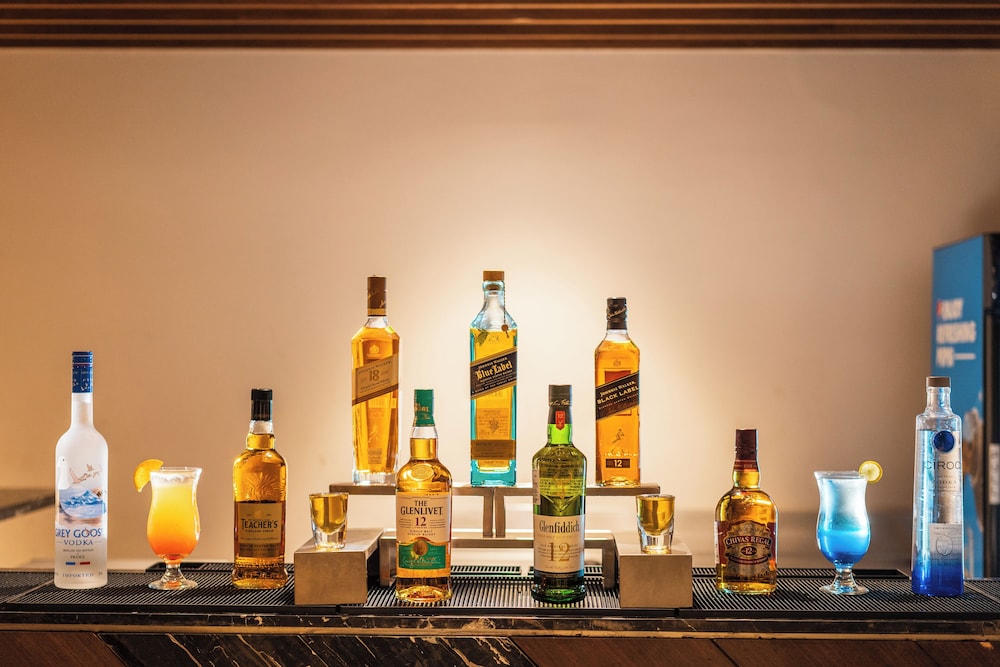 De Mandarin Hotel, Goa — Restaurant & bars in Candolim, Goa