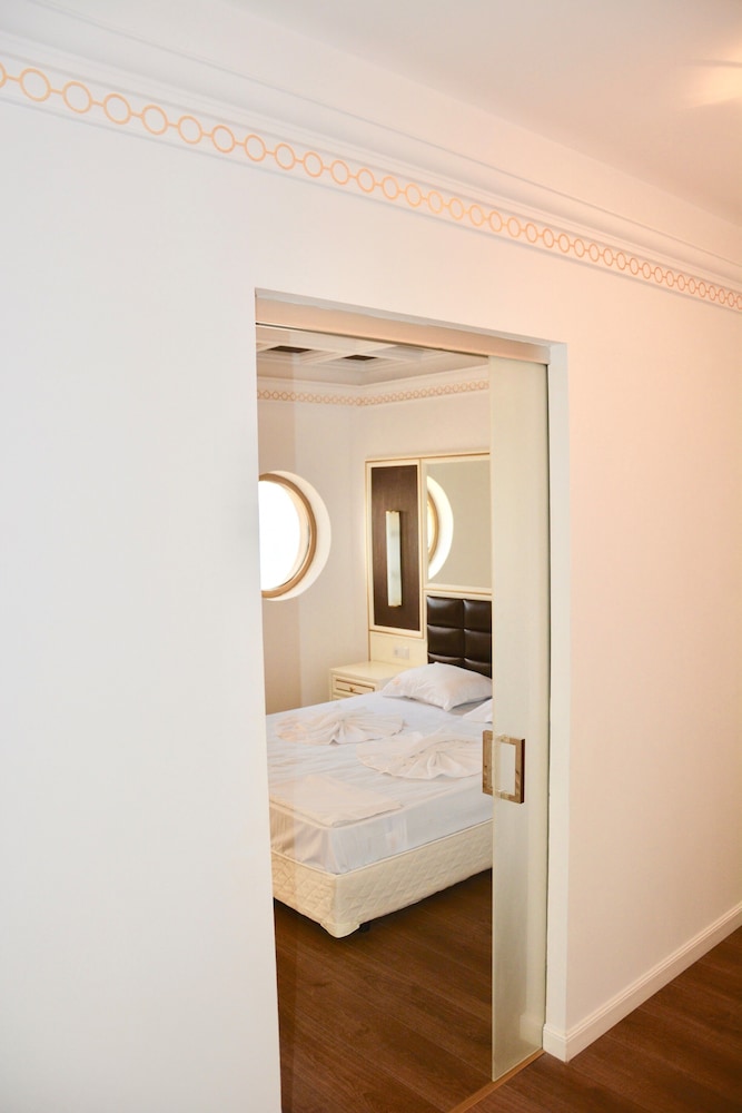 Golden Rainbow VIP Residence — Hotel rooms in Sunny Beach, Burgas Region