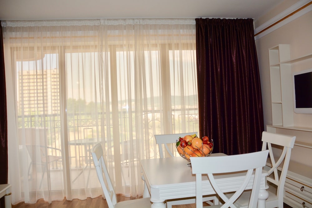 Golden Rainbow VIP Residence — Hotel rooms in Sunny Beach, Burgas Region