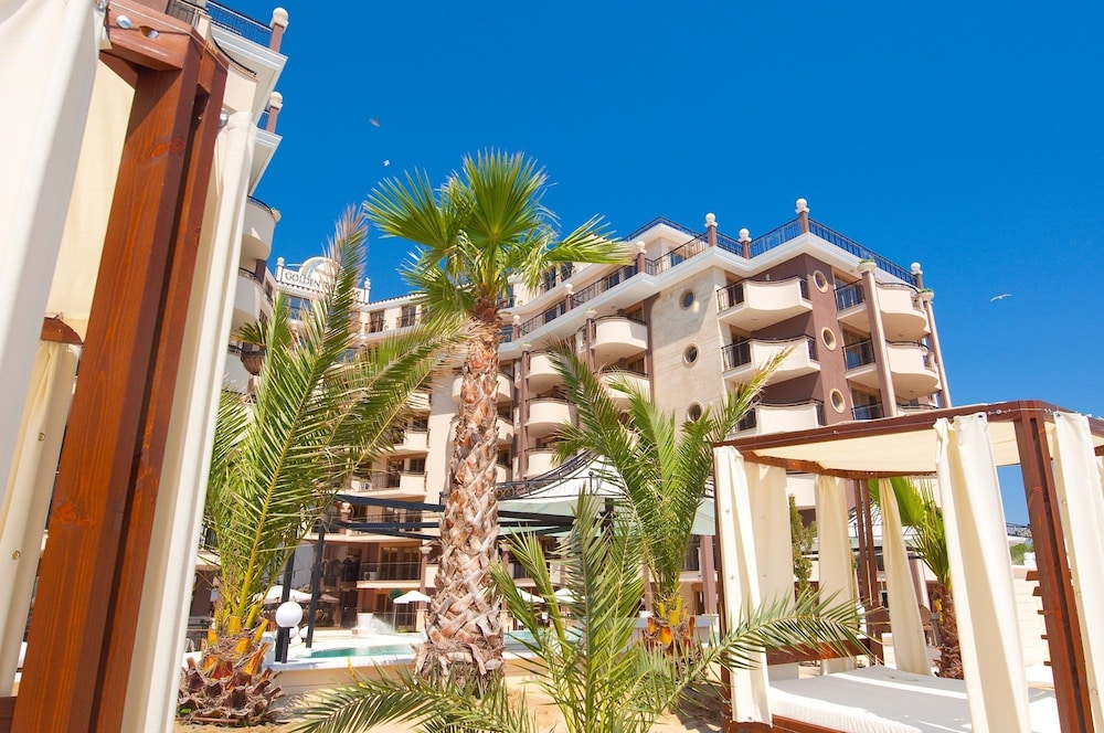 Golden Rainbow VIP Residence — Hotel building in Sunny Beach, Burgas Region