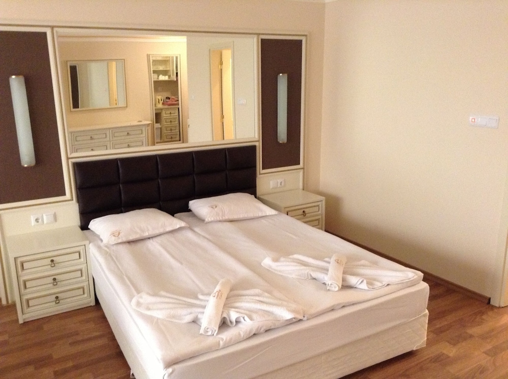 Golden Rainbow VIP Residence — Hotel rooms in Sunny Beach, Burgas Region