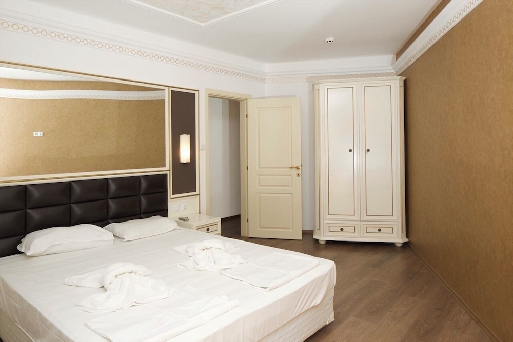 Golden Rainbow VIP Residence — Hotel rooms in Sunny Beach, Burgas Region