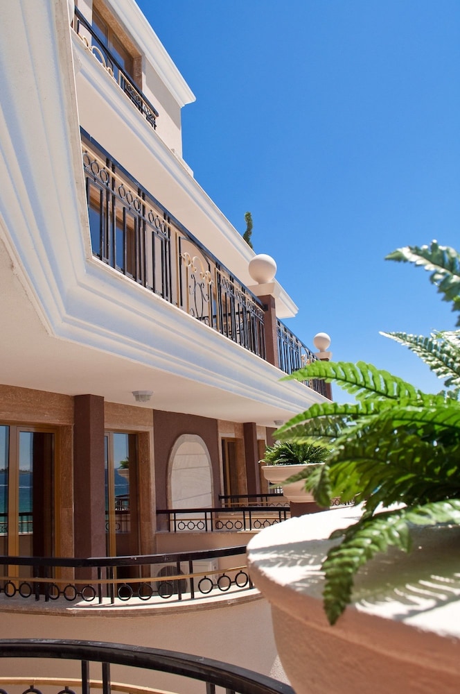Golden Rainbow VIP Residence — Hotel building in Sunny Beach, Burgas Region