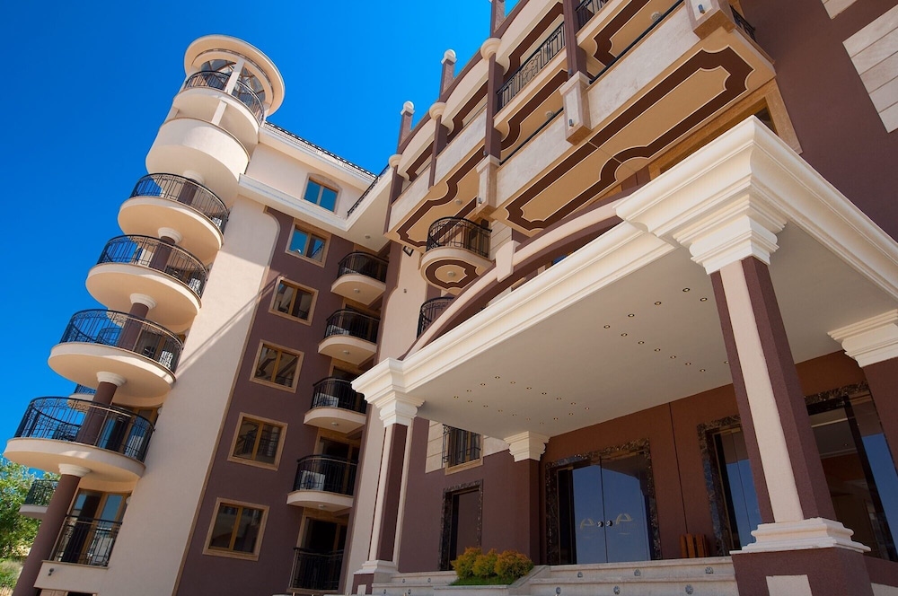Golden Rainbow VIP Residence — Hotel building in Sunny Beach, Burgas Region