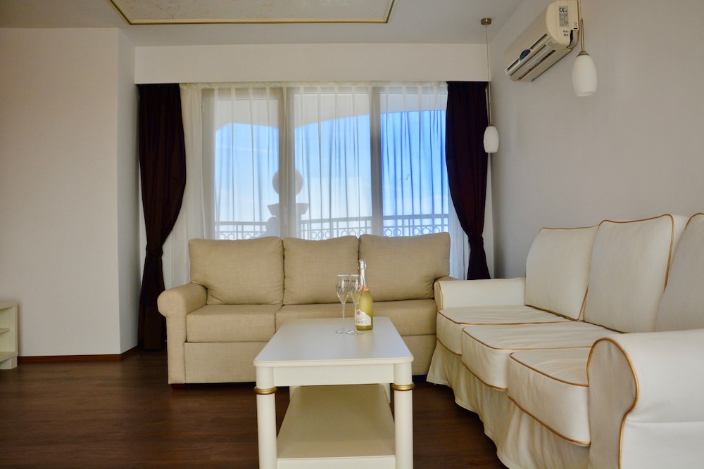 Golden Rainbow VIP Residence — Hotel rooms in Sunny Beach, Burgas Region