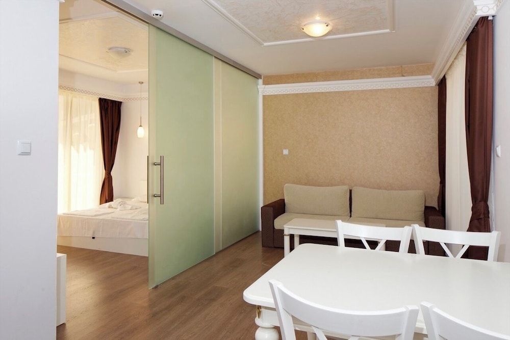 Golden Rainbow VIP Residence — Hotel rooms in Sunny Beach, Burgas Region