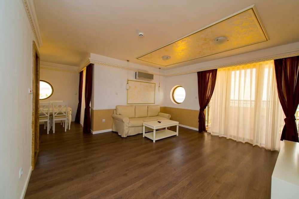 Golden Rainbow VIP Residence — Hotel rooms in Sunny Beach, Burgas Region