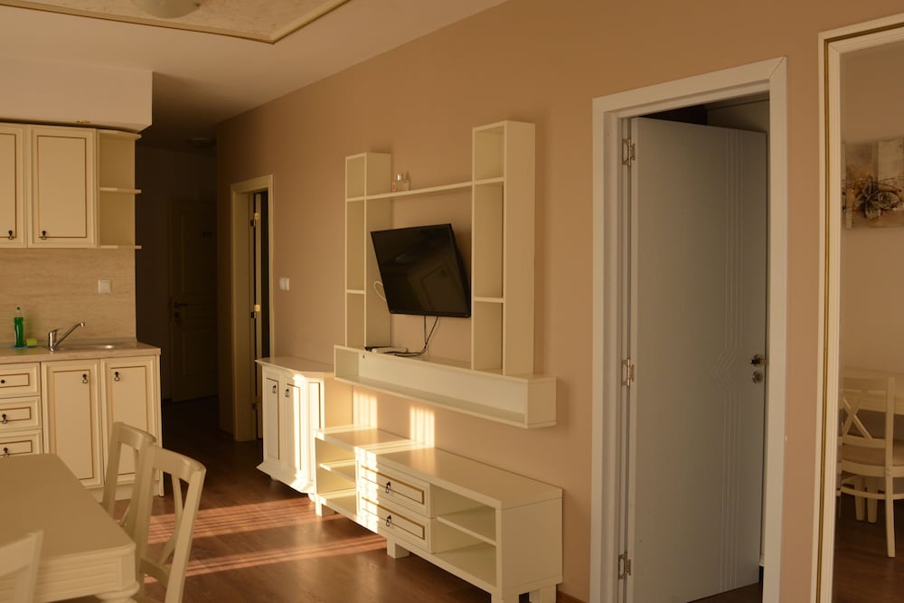 Golden Rainbow VIP Residence — Hotel rooms in Sunny Beach, Burgas Region