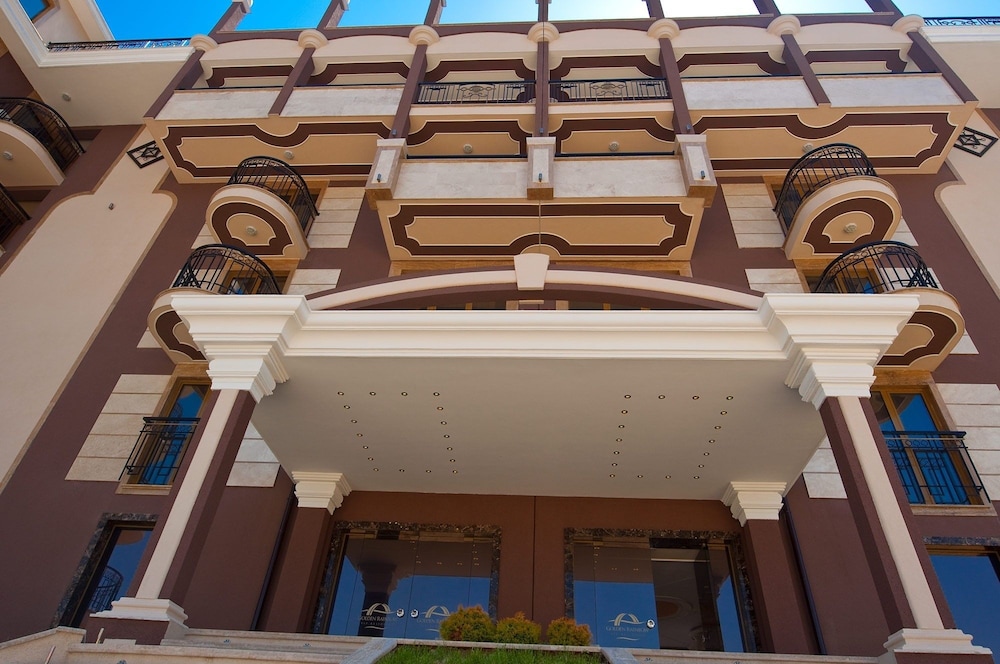 Golden Rainbow VIP Residence — Hotel building in Sunny Beach, Burgas Region
