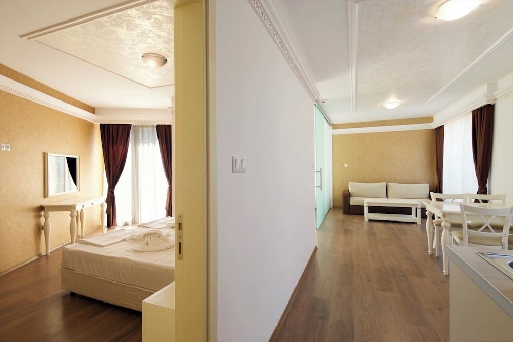 Golden Rainbow VIP Residence — Hotel rooms in Sunny Beach, Burgas Region